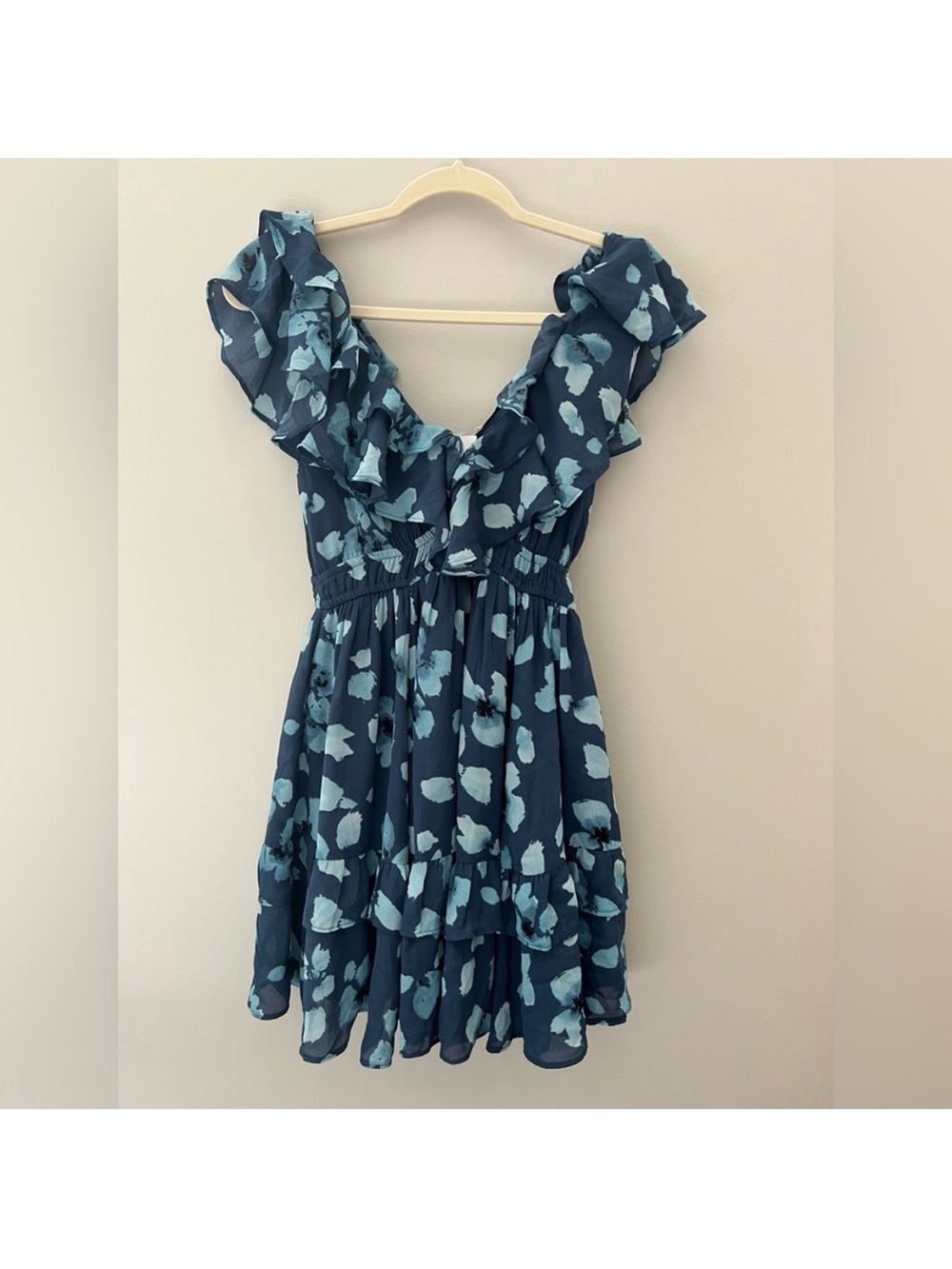 Abercrombie & Fitch flared Blue
Floral Ruffle Sundress Size M